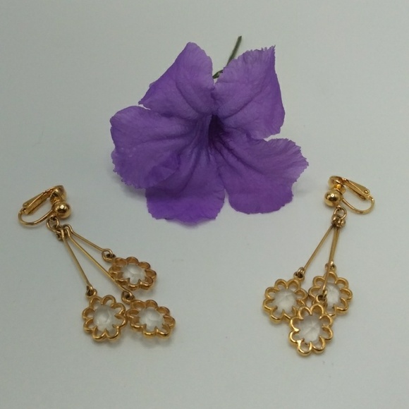 Vintage Avon Dangling Earrings - Picture 1 of 7